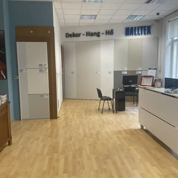 Dekor Halltex falburkolatok tapétával 